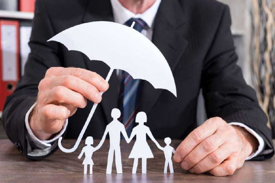 নীরজ বজাজ অটো লিমিটেড, বজাজ অ্যালায়েঞ্জ লাইফ এবং জেনেরাল ইনস্যুরেন্স কোম্পানি লিমিটেডের পরিচালনা পর্ষদেও রয়েছেন। এ ছাড়াও তিনি বজাজ গোষ্ঠীর মালিকানাধীন বহু সংস্থার চেয়ারম্যান। মুকুন্দ লিমিটেডের চেয়ারম্যান এবং ম্যানেজিং ডিরেক্টর পদেও অধিষ্ঠিত।