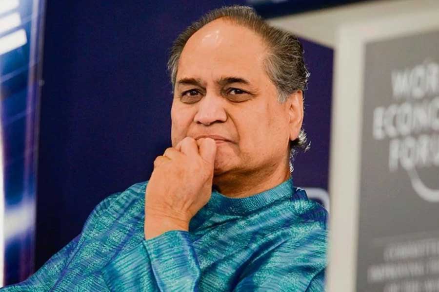 নীরজের আগে বজাজ অটো লিমিটেডের চেয়ারম্যান ছিলেন রাহুল বজাজ। তাঁর পদত্যাগের পরই নীরজ বজাজ অটোর নতুন চেয়ারম্যান হিসাবে দায়িত্ব নেন।