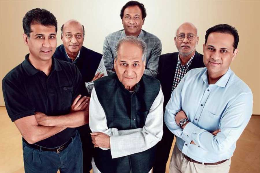 শুধুমাত্র ব্যবসায়িক ক্ষেত্রে নয়, ক্রীড়াক্ষেত্রেও বিশেষ অবদান রয়েছে নীরজের। আন্তর্জাতিক মঞ্চে ভারতের হয়ে টেবিল টেনিসে প্রতিনিধিত্বও করেছেন তিনি।