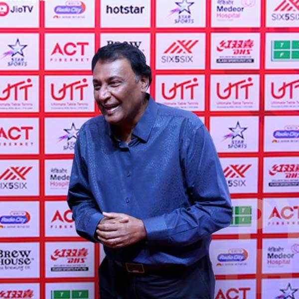 নীরজ ভারতের সর্বোচ্চ ক্রীড়া সম্মান অর্জুন পুরস্কারের প্রাপক। এ ছাড়া মহারাষ্ট্রের সর্বোচ্চ ক্রীড়া সম্মান শিব ছত্রপতি পুরস্কারও তিনি পেয়েছেন।