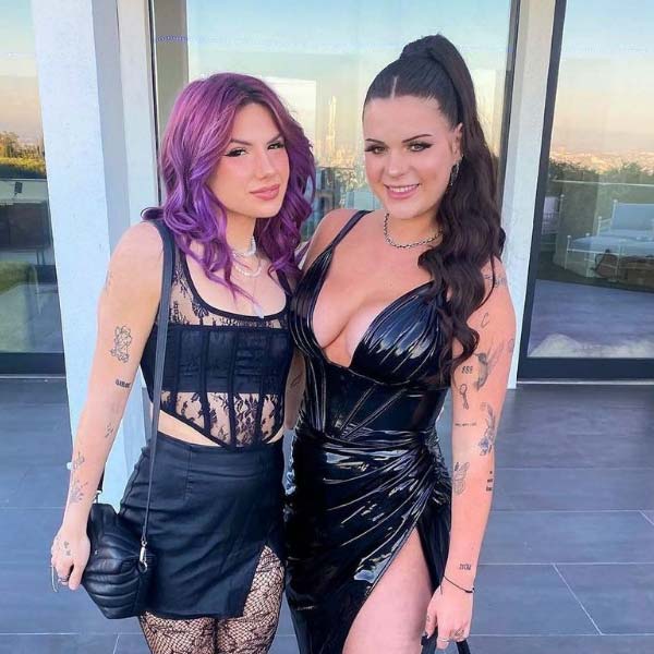 হোপ বলেন, ‘‘বহু মহিলাই অকপটে স্বীকার করতে ভয় পান যে, তাঁরা প্রেমের প্রস্তাব পান না। তাই তাঁরা কখনও বলেন যে, বিপরীত দিকের মানুষটি চান যে সৌন্দর্যের দিক দিয়ে তিনি মহিলাটির চেয়ে এগিয়ে থাকুক। আবার কখনও তাঁরা দাবি করেন, তাঁরা এতটাই সুন্দরী যে ছেলেরা তাঁদের কাছে ঘেঁষতেও ভয় পায়। প্রেম নিবেদন করা তো দূরের কথা।’’