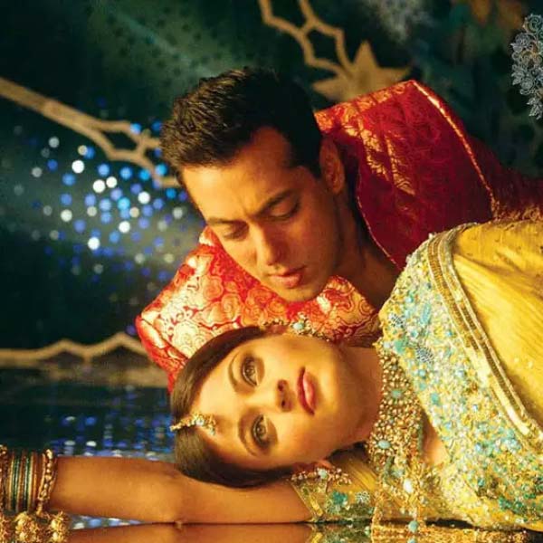 ‘হম দিল দে চুকে সনম’ ছবিতে ঐশ্বর্যাকে যে লুকে দেখা গিয়েছিল, ‘লাকি: নো টাইম ফর লাভ’ ছবির একটি গানে স্নেহার লুকও একই রকম ছিল। তা গানের প্রয়োজনে রাখা হয়েছিল না কি ঐশ্বর্যাকে ‘খুঁজে পেতে’ সলমন নিজের ইচ্ছাতেই এমন করেছিলেন, তা যদিও অজানা।