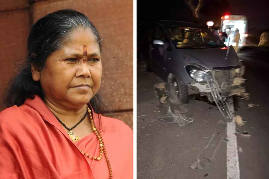 Karnataka Union Minister Sadhvi Niranjana’s car meet with an accident in Vijaypura 