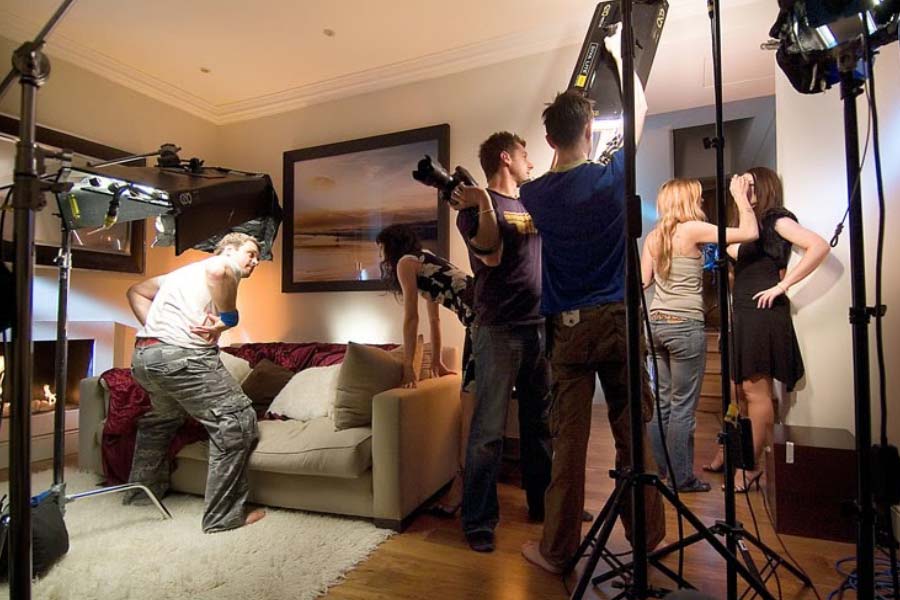 Yalangoch qizlarga qattiq kiyimlar