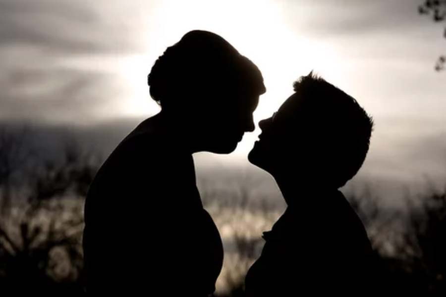 symbolic image of couple