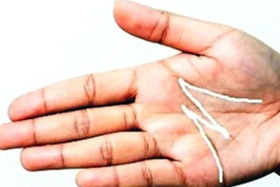 বলা হয়, যে ব্যক্তির হাতে এই চিহ্ন থাকে, তিনি বেশ ভাগ্যবান।