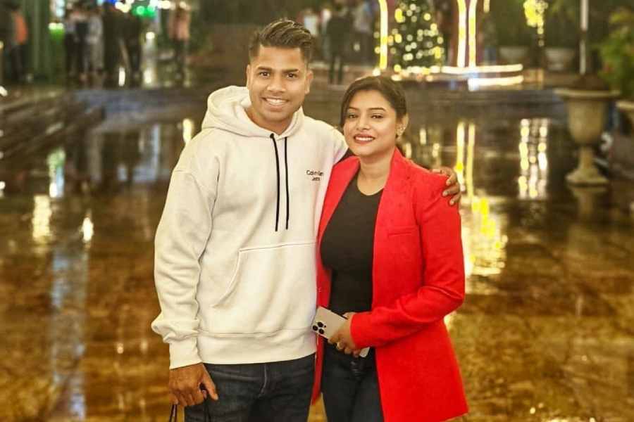 IS Tollywood Actress Geetashree Roy dating footballer Prabir Das 