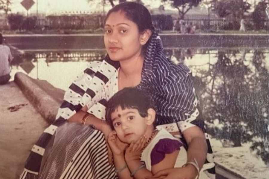 Tollywood Actress Trina Saha feels nostalgic on her mother’s birthaday
