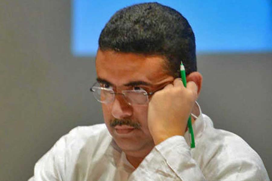 বিচারপতির এই সিদ্ধান্ত নিয়ে ক্ষোভ গোপন করেনি শাসকদল তৃণমূল। তাদের তরফে দাবি করা হয়, শুভেন্দুর বিরুদ্ধে এফআইআর দায়েরে নিষেধাজ্ঞা জারি করার কারণেই বিরোধী দলনেতা ‘বেপরোয়া’ হয়ে উঠছেন।