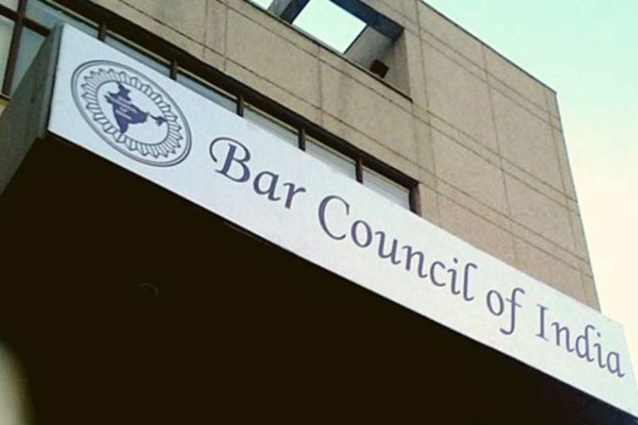 এই ঘটনায় হস্তক্ষেপ করতে বাধ্য হয় ভারতের বার কাউন্সিল। তাঁরা বিক্ষোভকারী আইনজীবীদের কঠোর সমালোচনা করে। বিক্ষোভ নিয়ে প্রধান বিচারপতিরও দৃষ্টি আকর্ষণ করা হয়। 