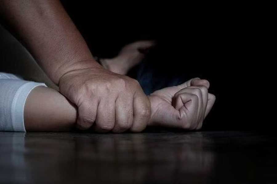 আদালতে সরকারি আইনজীবী জানিয়েছেন, ওই পানীয় খাওয়ার পর জ্ঞান হারাতেন তরুণীরা। জ্ঞান যখন ফিরত, তাঁরা দেখতেন বালেশের বিছানায় রয়েছেন। এর পর কিছুই মনে থাকত না নির্যাতিতার। অনেক সময় তাঁরা যে ধর্ষিত হয়েছেন, তা-ও মনে করতে পারতেন না। 