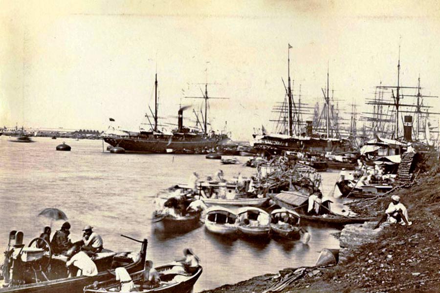  নানা দেশের পতাকা ওড়ানো সাগরমুখী জাহাজ দাঁড়াত এখানে। 