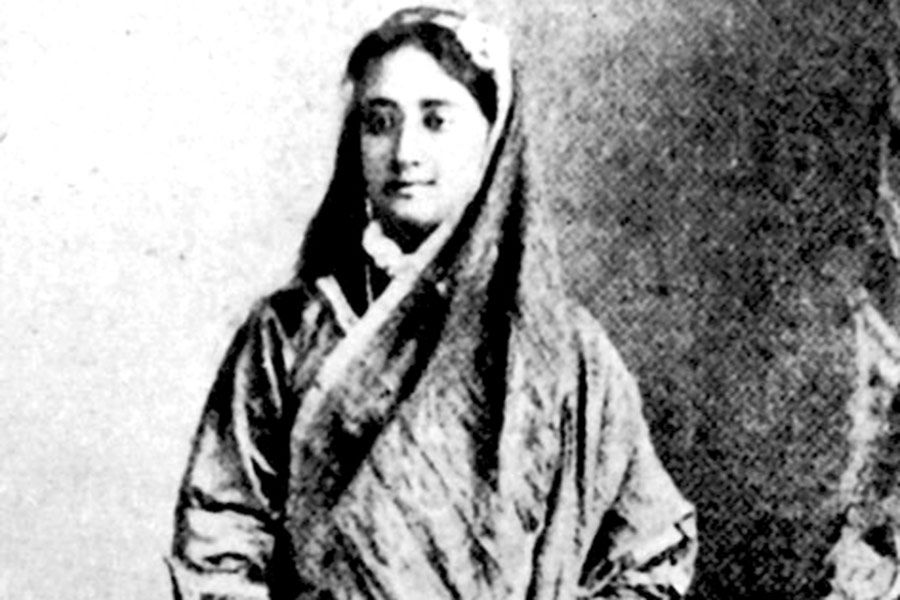  ঊনবিংশ শতকের বাংলা মঞ্চের বিখ্যাত অভিনেত্রী।