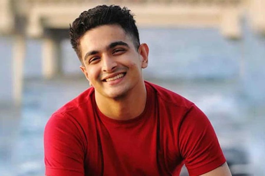 মূলত শরীরচর্চা সংক্রান্ত বিষয়ে বিভিন্ন তথ্য ভাগ করে নেওয়ার জন্য রণবীর ‘বিয়ার বাইসেপস’ নামে একটি ইউটিউব চ্যানেল খুলেছিলেন। তবে বর্তমানে সেই চ্যানেল শুধু শরীরচর্চায় সীমাবদ্ধ নেই। সেই চ্যানেলে এখন বিভিন্ন ক্ষেত্রের বিশেষজ্ঞদের সাক্ষাৎকার নিতে দেখা যায় তাঁকে।