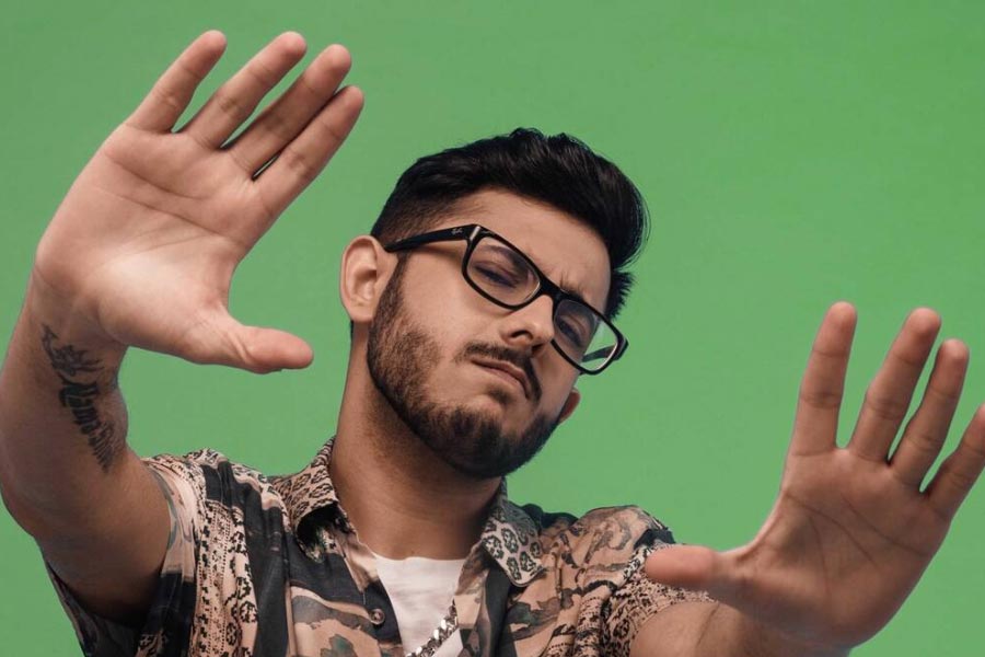 ‘ক্যারিমিনাতি’ ওরফে অজয় নাগরকে কে না চেনেন! ভারতের সব থেকে বেশি পারিশ্রমিক পাওয়া প্রভাবীদের মধ্যে অজয় অন্যতম।