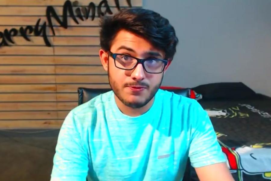 শুধুমাত্র ইউটিউব বিজ্ঞাপন থেকেই নাকি মাসে ২০ লক্ষ টাকা আয় করেন অজয়। মাসে স্পনসরদের থেকে প্রাপ্ত আয়ও ১৫ থেকে ২৫ লক্ষ টাকা। সব মিলিয়ে মাসিক আয় ৬০ থেকে ৭০ লক্ষ টাকা। মোট সম্পত্তির পরিমাণ প্রায় ৮০ কোটি।