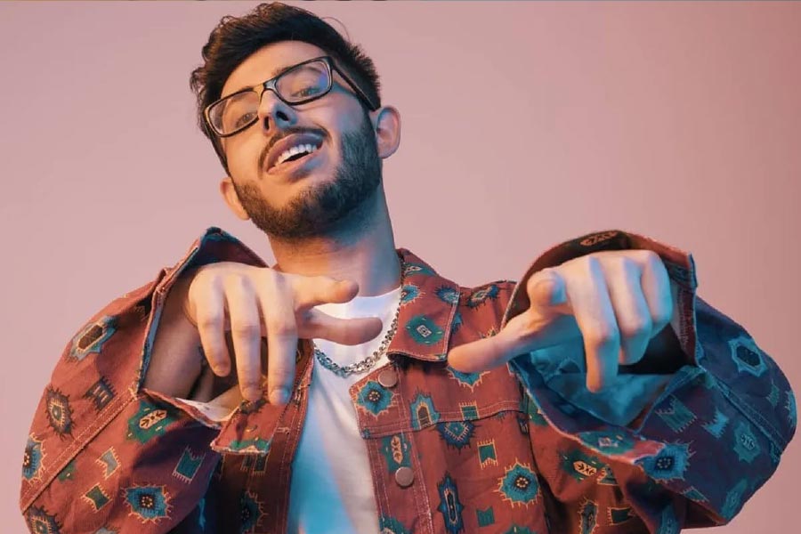 ইউটিউবে অজয়ের চ্যানেলের অনুরাগীর সংখ্যা প্রায় ৪ কোটি। তাঁর চ্যানেলে পোস্ট করা ভিডিয়োর সংখ্যা ১৮২।