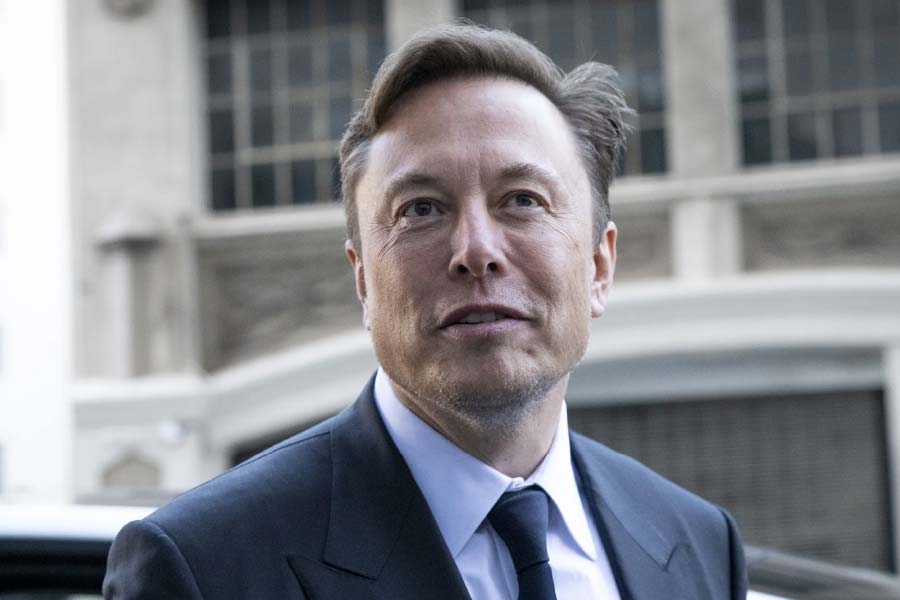 টুইটারে রাজত্ব করে কি ক্লান্ত হয়ে পড়েছেন ইলন মাস্ক? তাই কি নিজের জন্য একটি আস্ত শহর গড়ে তোলার পরিকল্পনা করছেন তিনি? সম্প্রতি সেই কারণেই শিরোনামে এসেছেন ইলন। টেক্সাসের অস্টিনের দক্ষিণ-পূর্বে একটি শহর গড়ে তুলবেন বলে জানিয়েছেন ইলন।