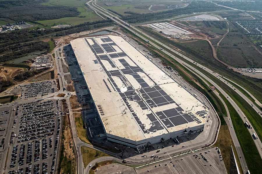 ইলন তাঁর সংস্থা স্পেসএক্সের দফতরের কাছে এই শহর তৈরি করছেন। শহরের নাম স্নেইলব্রুক রাখার সিদ্ধান্ত নিয়েছেন টুইটার অধিকর্তা। তাঁর ‘বোরিং কোম্পানি’র ম্যাসকটের নামও স্নেইলব্রুক। সেই ম্যাসকটের উপর ভিত্তি করেই এই নাম বেছে নিয়েছেন ইলন।