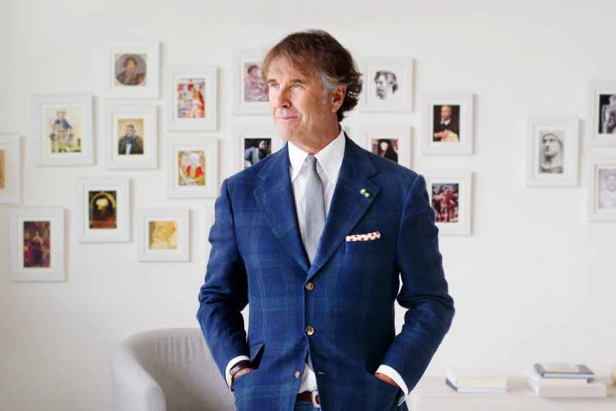 ব্রুনেলো কুকিনেলি বিদেশের একটি জনপ্রিয় ফ্যাশন ব্র্যান্ড। ইটালির শিল্পপতি ব্রুনেলোর নামানুসারে নিজের সংস্থার নামকরণ করেছিলেন তিনি। জামাকাপড় তৈরির কারখানা ছিল ইটালির সোলোমেয়ো এলাকায়। কিন্তু জায়গাটি বেশ শুনশান ছিল।