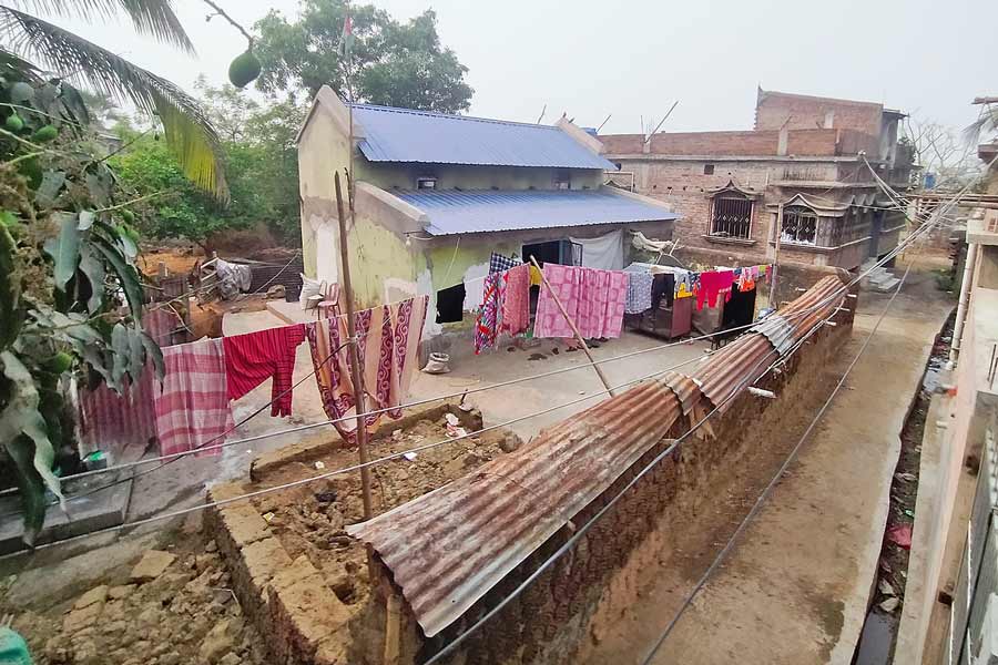 শনিবার বগটুই গ্রামে সেই একই বাড়ির অবস্থা।