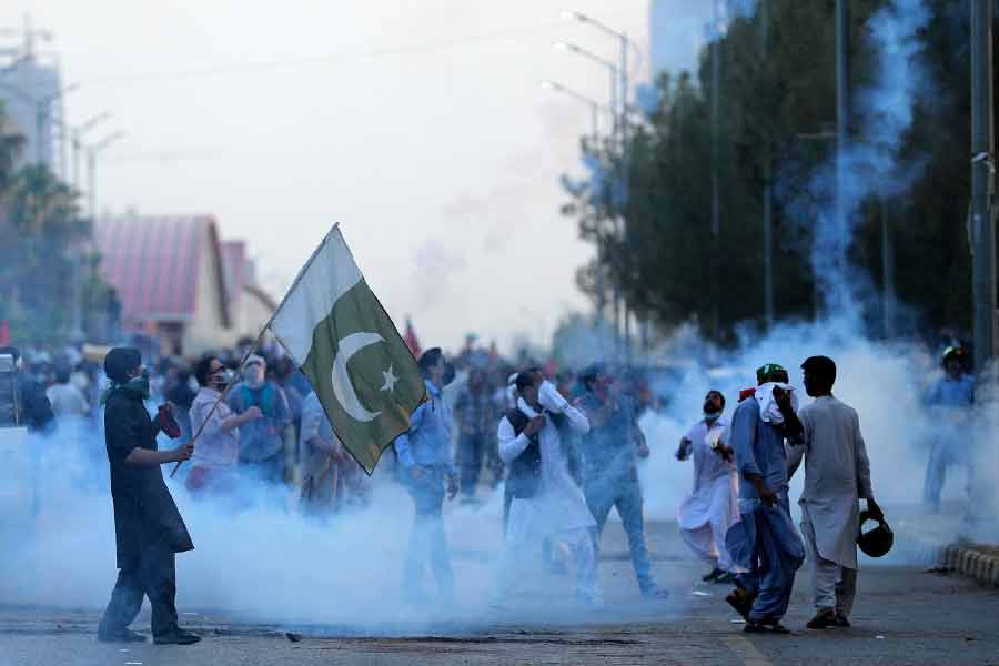 What are the main causes of conflict between Afghanistan Pakistan relationship.