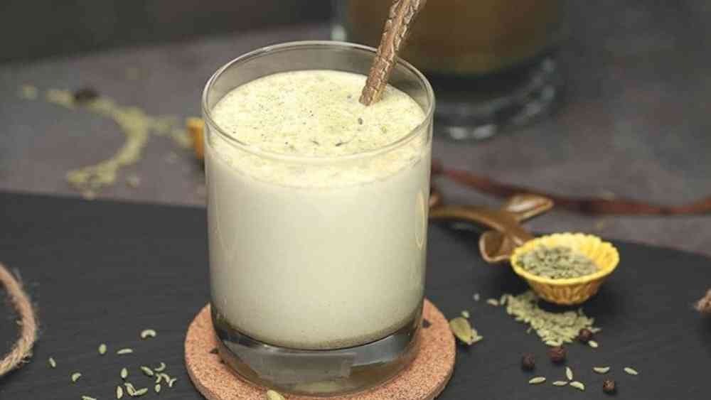 মৌরি দেওয়া দুধ খেলে হৃদ্রোগ, ক্যানসার ও ডায়াবিটিসের ঝুঁকি অনেকটাই কমে।
