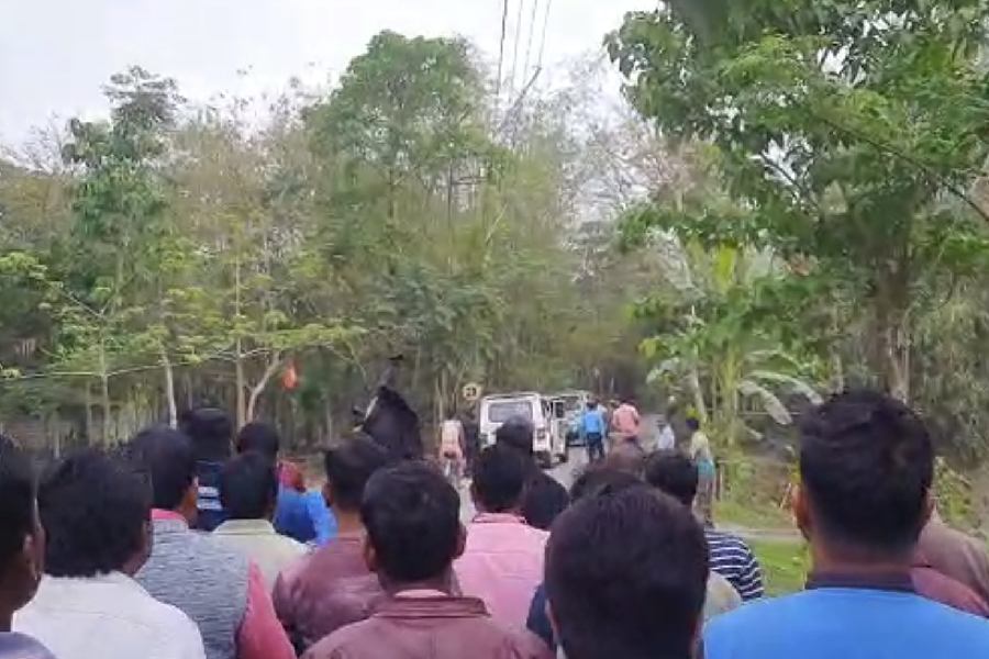 TMC protested around BJP MLA Nikhil Ranjan Dey in Cooch Behar dgtld