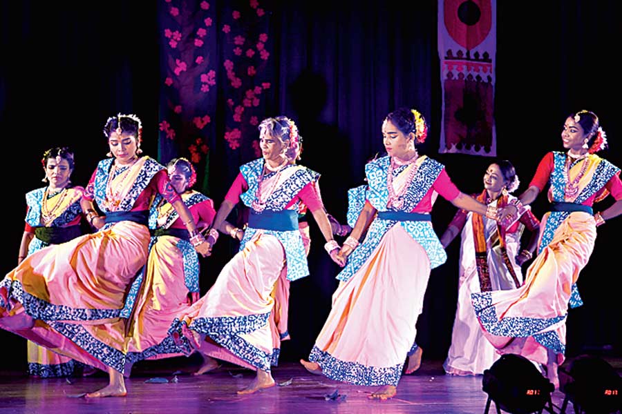 A Photograph of dance performance by mentally challenged people