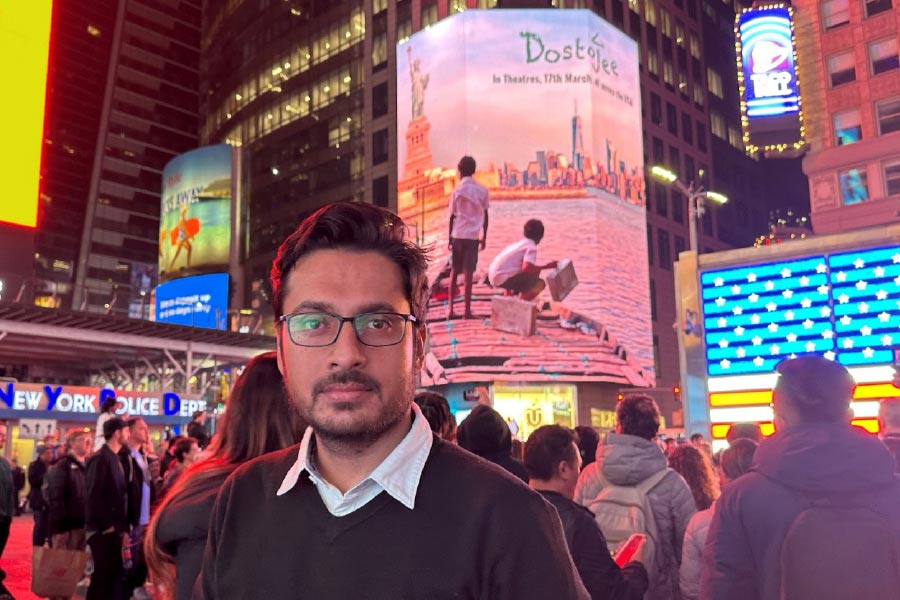 Prasun Chatterjee’s Bengali film Dostojee’s trailer played on Time Square billboards in New York 