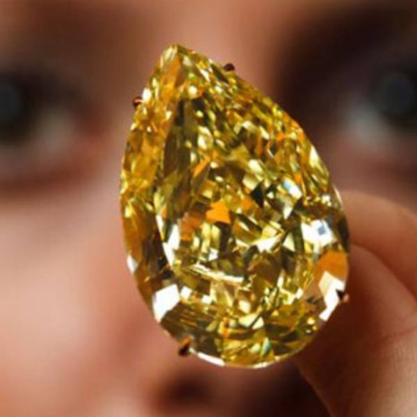 হাতবদল হতে হতে ফ্লোরেন্টাইন হিরে সুইৎজারল্যান্ড হয়ে ইটালিতে ঘুরে আসে। ইটালির লুডোভিকো স্ফোরজা হিরেটি দেখে তার আসল মূল্য নির্ধারণ করেন। তিনি বুঝতে পারেন যে, এটি কোনও কাচের টুকরো নয়। এটি আসলে বহুমূল্য হিরে।