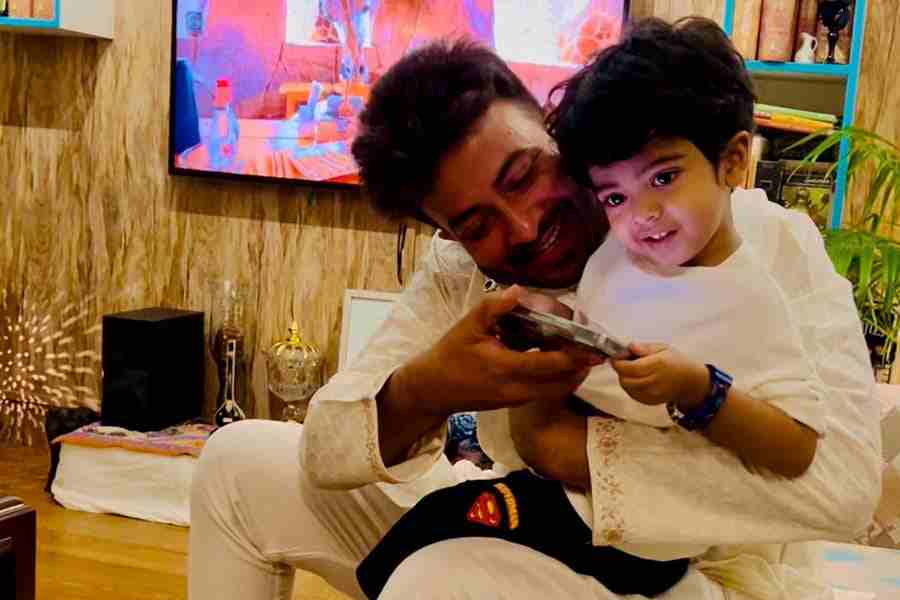 Bangladesi Actor Shakib Khan wishes his son on his birthday