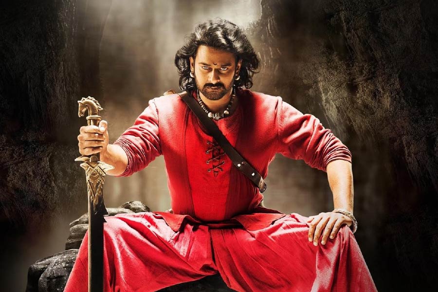 এসএস রাজামৌলি পরিচালিত ‘বাহুবলি’র দ্বিতীয় পর্বে প্রভাস, রানা দগ্গুবতি, অনুষ্কা শেট্টি এবং তামান্নার মতো দক্ষিণী তারকাদের অভিনয় করতে দেখা গিয়েছে। গ্লোবাল বক্স অফিস থেকে ১৮০০ কোটি টাকার ব্যবসা করেছে ছবিটি।