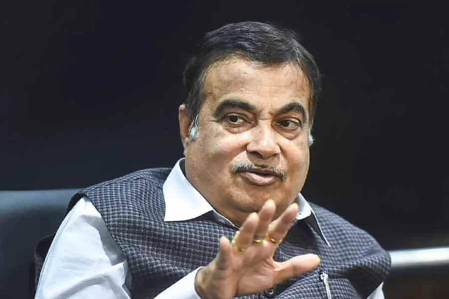 Threat calls to Union minister Nitin Gadkari\\\\\\\\\\\\\\\'s home and office in Nagpur, demands Rs 10 crores