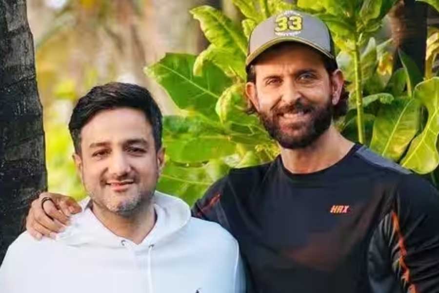 Hrithik Roshan should direct a film soon says Siddharth Anand