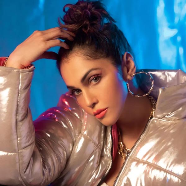  Isha Koppikar Narang