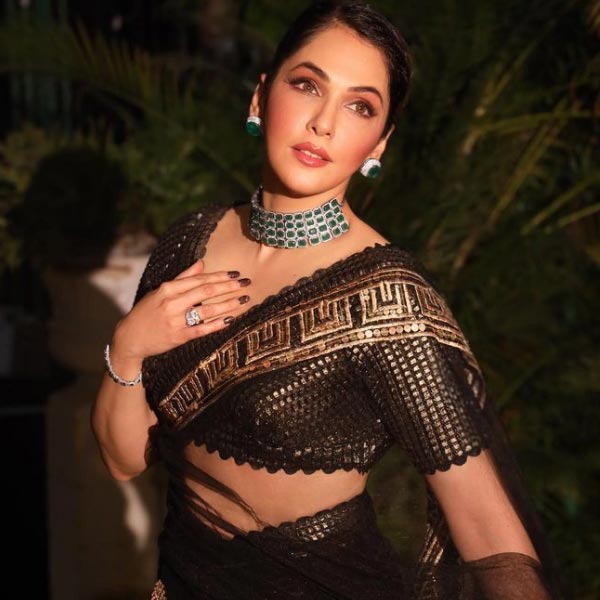  Isha Koppikar Narang