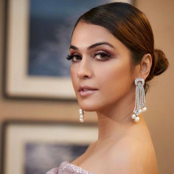  Isha Koppikar Narang