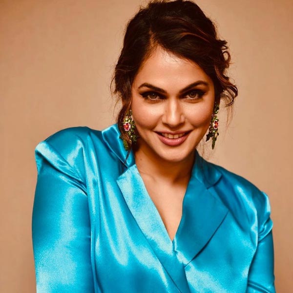  Isha Koppikar Narang
