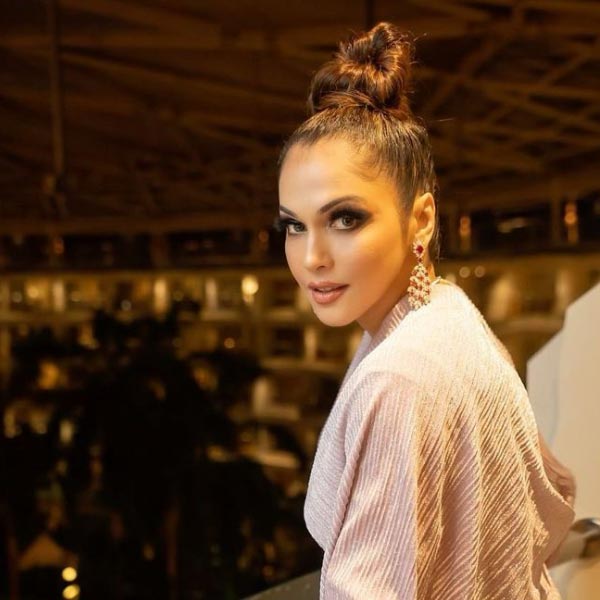  Isha Koppikar Narang