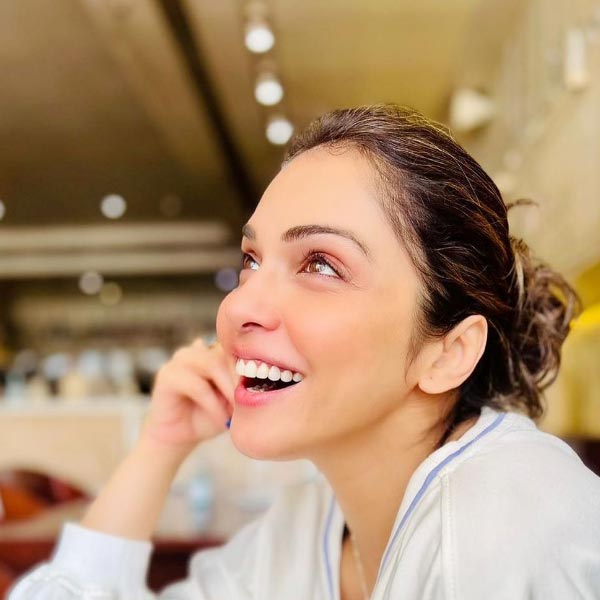  Isha Koppikar Narang