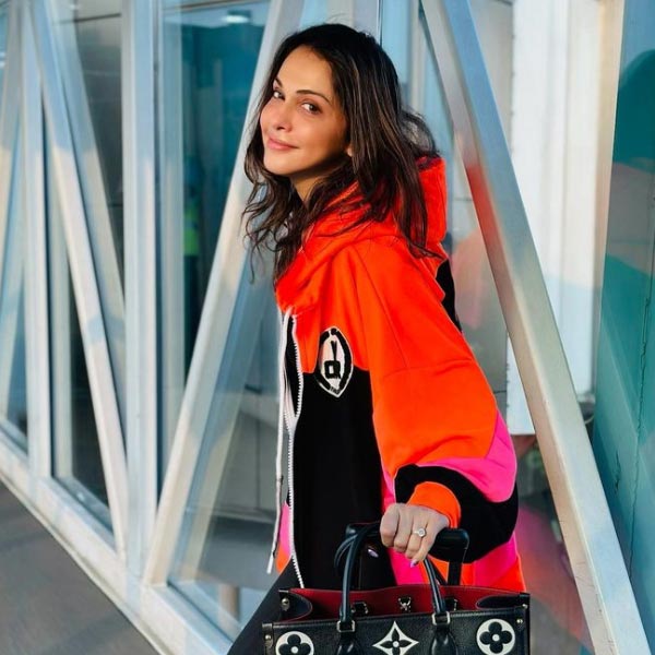  Isha Koppikar Narang