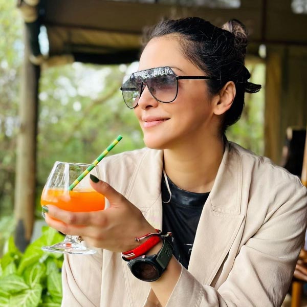  Isha Koppikar Narang