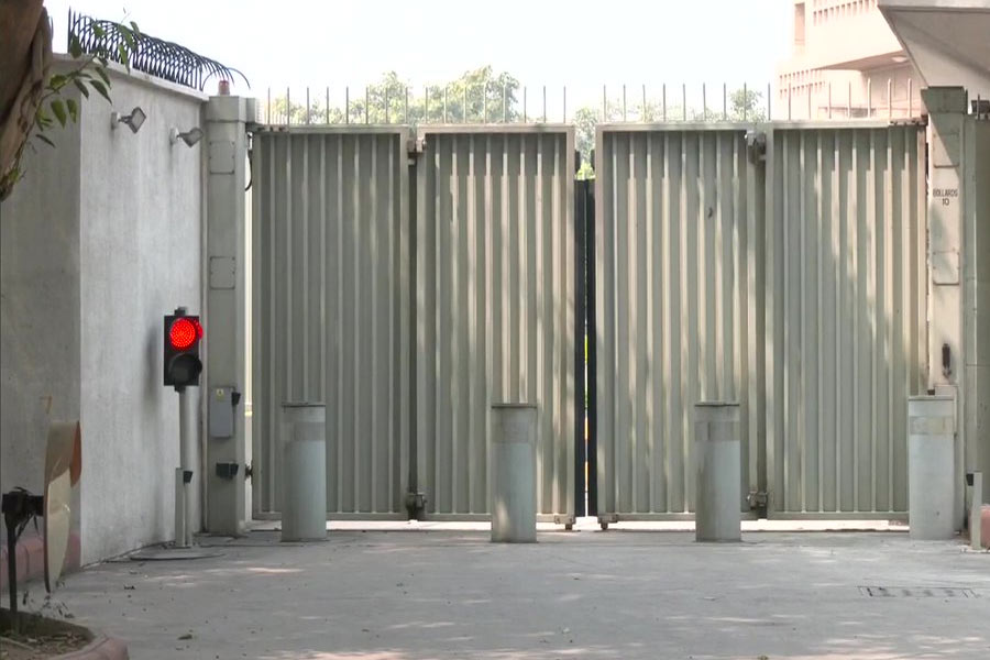 Image of barricades removed from British High Commission New Delhi  