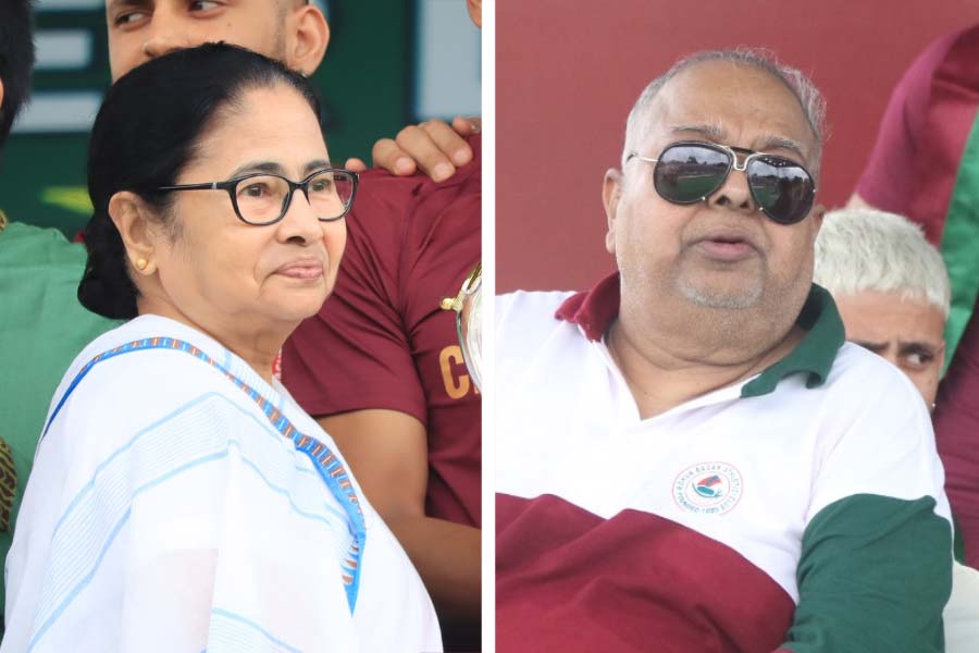 West Bengal CM Mamata Banerjee and Mohun Bagan president Tutu Basu at the felicitation ceremony of ISL champion team
