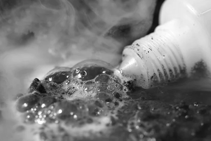 অভিযোগ উঠেছিল, নাবালকদের যৌন নির্যাতনের পর তাদের শ্বাসরোধ করে খুন করতেন জাভেদ। প্রমাণ লোপাট করতে তাদের দেহ টুকরো টুকরো করে ঢুবিয়ে দিতেন অ্যাসিডে।