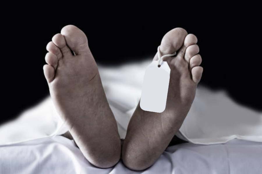 বিতর্ক তৈরি হয়েছিল যে, কারাগারেই খুন করা হয়েছে জাভেদ এবং তাঁর সহযোগীকে। যদিও কারা কর্তৃপক্ষ জানান, আত্মহত্যা করেছেন জাভেদ এবং তাঁর সহযোগী। জাভেদের মৃত্যুর পর তাঁর মৃতদেহ নিতে কেউ আসেননি।