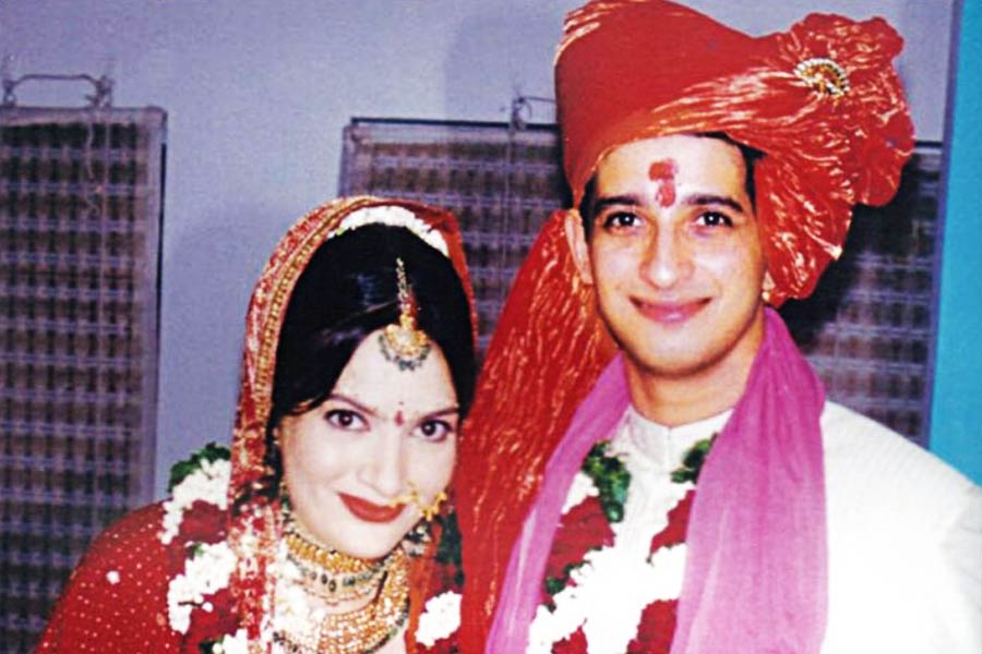 Sharman Joshi and his wife