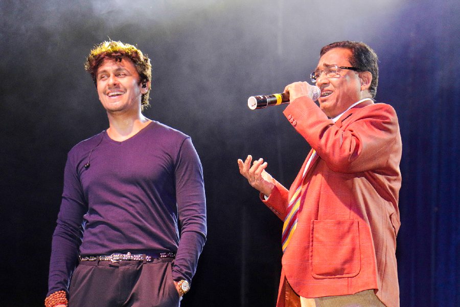 Sonu Nigam’s father Agam Kumar Nigam robbed of 72 lakhs, his former driver arrested.