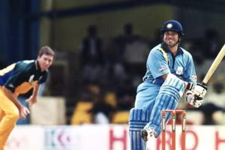 নাইরোবির ওই ম্যাচে ভারত এবং অস্ট্রেলিয়ার লড়াইয়ের পাশাপাশি ম্যাকগ্রা বনাম সচিনের দ্বৈরথ দেখতেও অধীর আগ্রহে অপেক্ষা করছিলেন দর্শক। তাঁদের পয়সা উসুল করেই যেন দ্বৈরথ শুরু করেছিলেন দুই তারকা।